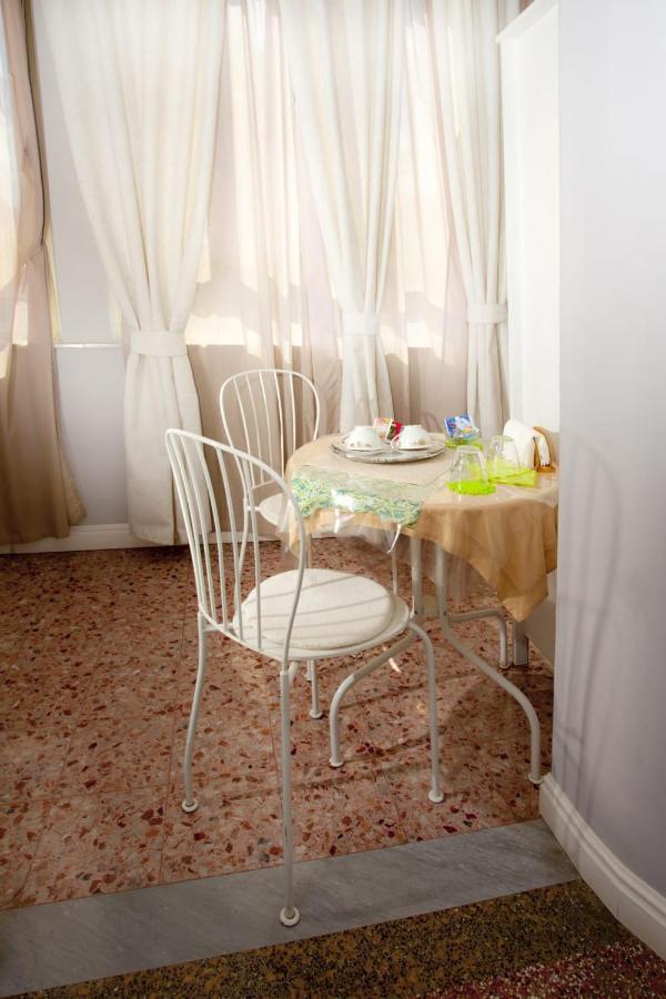 B&B Elisir Албенга Екстериор снимка